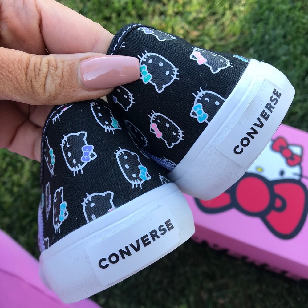❗️SOLD OUT CONVERSE X HELLO KITTY WOMENS SIZE 9.5 - Picture 5 of 8